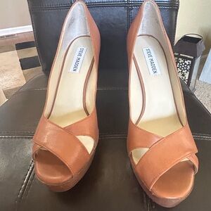 Steve Madden Women's Tan Peep Toe Heels